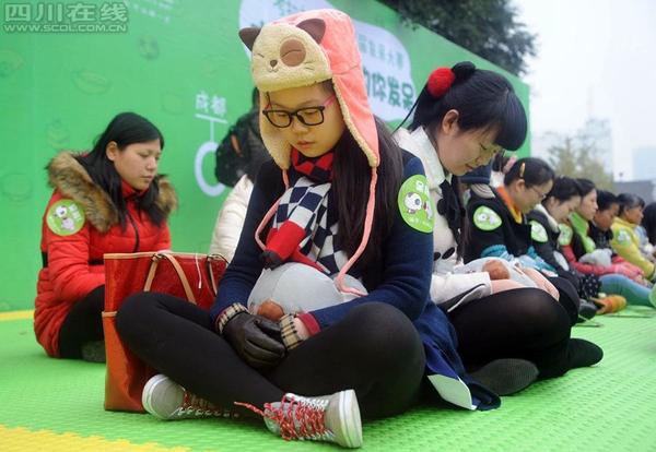 11月18日，首屆全國(guó)“發(fā)呆大賽”首站在成都寬窄巷子舉行。1