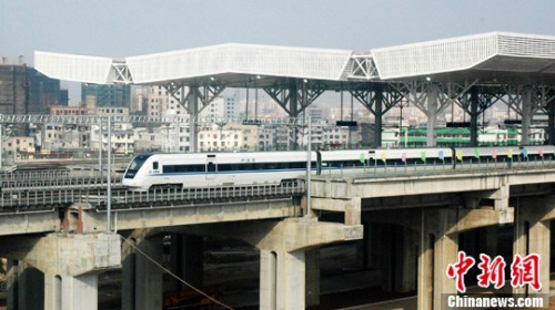 2016年5月15日零時起，全國鐵路實行新列車運行圖。(資料圖)