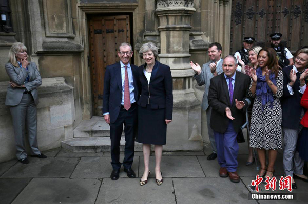 英國(guó)誕生第二任女首相 特雷莎·梅將接替卡梅倫4