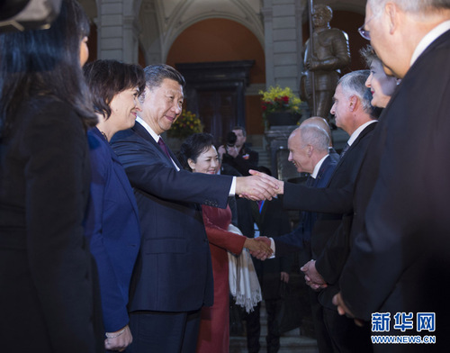 1月15日，國(guó)家主席習(xí)近平在伯爾尼出席瑞士聯(lián)邦委員會(huì)全體委員集體舉行的迎接儀式并致辭。 新華社記者 謝環(huán)馳 攝1