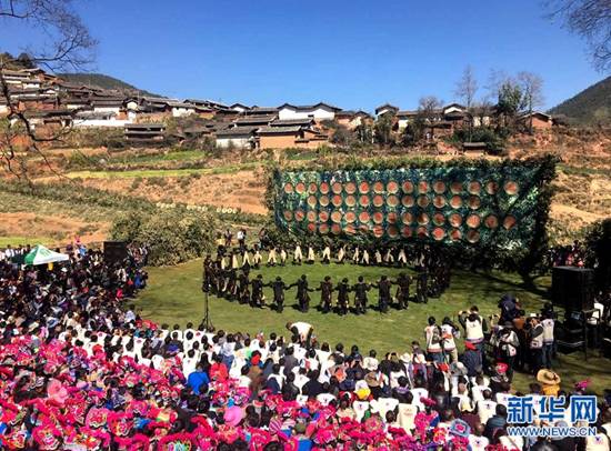 【網(wǎng)絡(luò)媒體走轉(zhuǎn)改】彝繡守護(hù)人李如秀：讓“指尖花朵”永綻放