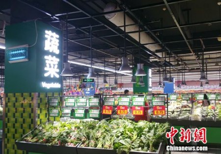 資料圖。超市中的蔬菜區(qū)。<a target='_blank' href='http://www.chinanews.com/' >中新網</a>記者 李金磊 攝