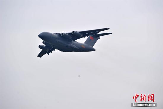 “胖妞”運-20震撼騰空。 <a target='_blank' href='http://www.chinanews.com/' >中新網(wǎng)</a>記者 金碩 攝