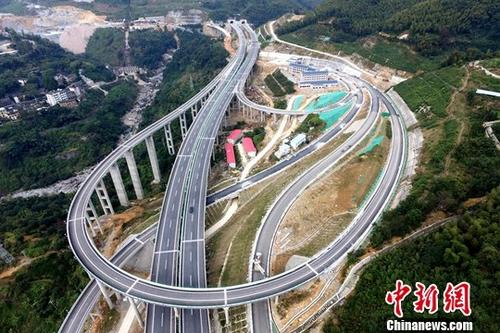 資料圖：福建正在修建的高速路網(wǎng)。<a target='_blank' href='http://www.chinanews.com/'>中新社</a>記者 王東明 攝