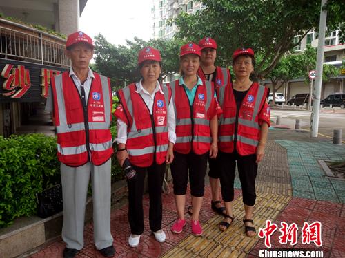 廈門街頭的志愿者。<a target='_blank' href='http://www.chinanews.com/' >中新網(wǎng)</a>記者 李金磊 攝