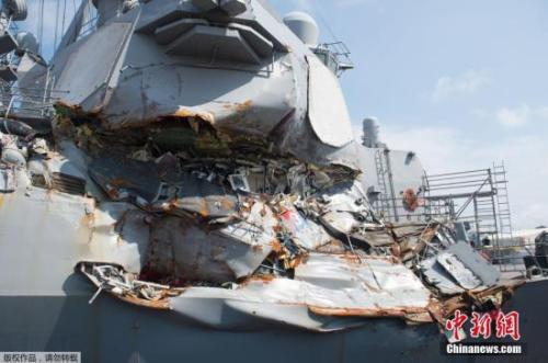 8月18日，美國海軍公布了其海軍驅(qū)逐艦“菲茨杰拉德”號內(nèi)部破損的照片。