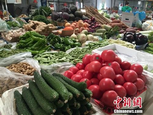 資料圖：菜市場(chǎng)各種蔬菜。<a target='_blank' href='http://www.chinanews.com/' >中新網(wǎng)</a> 種卿 攝