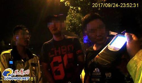 酒駕男欲逃檢測(cè)喊朋友助陣 叫來(lái)20名小弟做俯臥撐