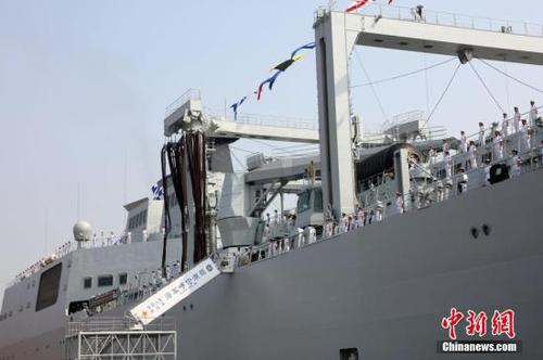 圖為我國新型綜合補給艦首艦呼倫湖艦。<a target='_blank' href='http://www.chinanews.com/'>中新社</a>發(fā) 胡善敏 攝 圖片來源：CNSPHOTO