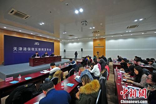 資料圖：1月2日，從天津港保稅區(qū)新聞發(fā)布會(huì)上獲悉，保稅區(qū)制定出臺(tái)了“人才發(fā)展三年行動(dòng)計(jì)劃”。<a target='_blank' href='http://www.chinanews.com/'>中新社</a>記者 佟郁 攝