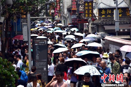 資料圖：長沙太平老街人山人海。　盧文偉 攝