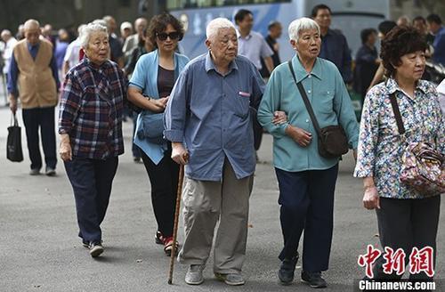 資料圖：退休教師們參加活動。 <a target='_blank' href='http://www.chinanews.com/'>中新社</a>記者 泱波 攝