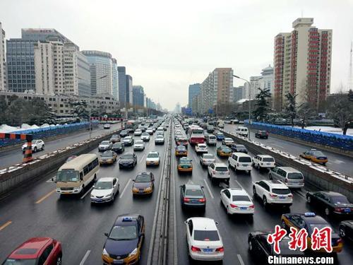 圖為北京街頭的車輛。<a target='_blank' href='http://www.chinanews.com/' >中新網(wǎng)</a>記者 李金磊 攝