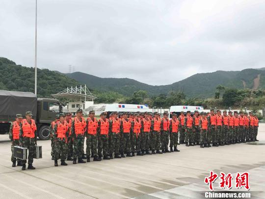 臺風“安比”登陸前，武警舟山支隊機動中隊進入備戰(zhàn)?！埍?攝