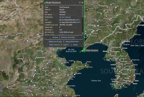  根據(jù)衛(wèi)星圖顯示，“飛馬峰號”進入大連港。圖片來自路透社