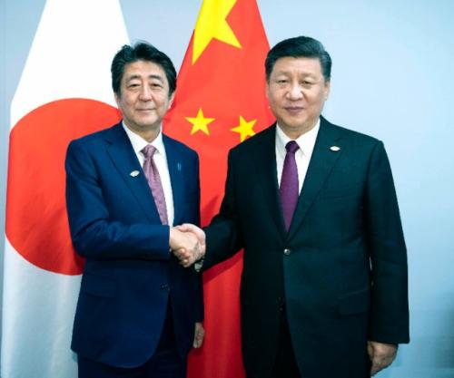 ——會見日本首相安倍晉三，指出雙方要建設性地把握好中日關系發(fā)展方向，在中日四個政治文件原則基礎上，共同開辟兩國關系新前景。