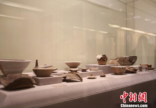 “樂土瓷韻”福建將樂窯文物展在北京大學(xué)賽克勒考古與藝術(shù)博物館舉辦，將持續(xù)至3月31日?！≈鬓k方供圖 攝