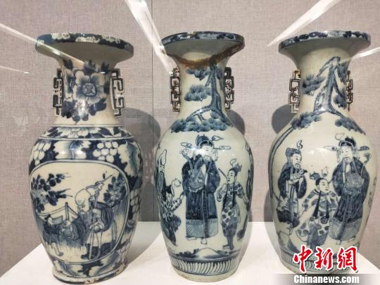 山西展出120件青花瓷?！钆迮?攝