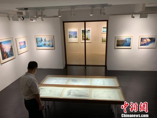 “中洲旅人——約翰·豪藝術(shù)展”?！】涤裾?攝